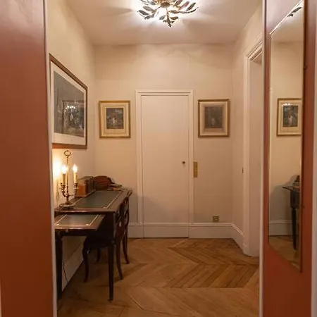 Apartment Vue Louvre Et Seine Paris