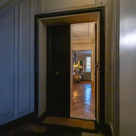 Vue Louvre Et Seine Apartment Paris