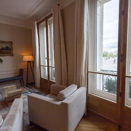 Apartment Vue Louvre Et Seine
